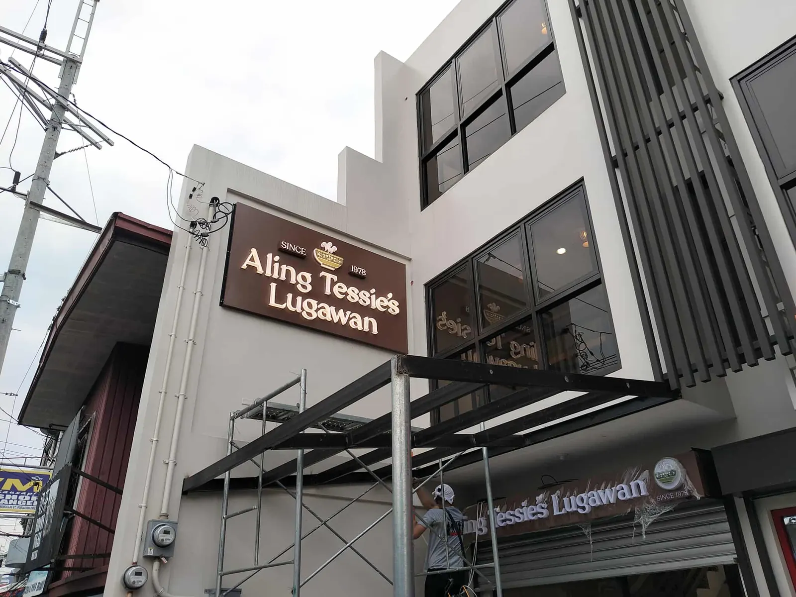 Aling Tessie's Lugawan - Outdoor brand signage