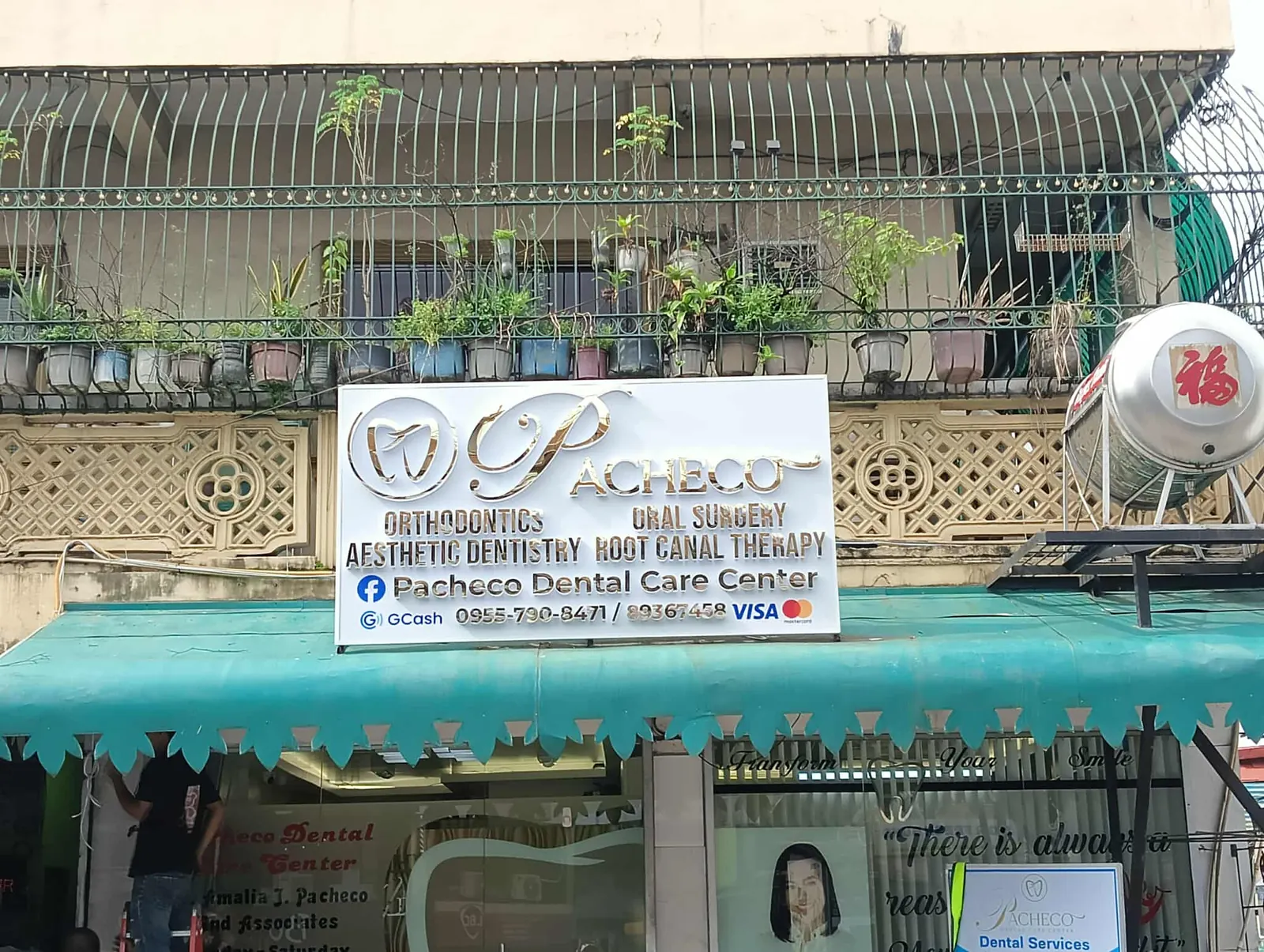 Pacheco Dental - Exterior clinic sign