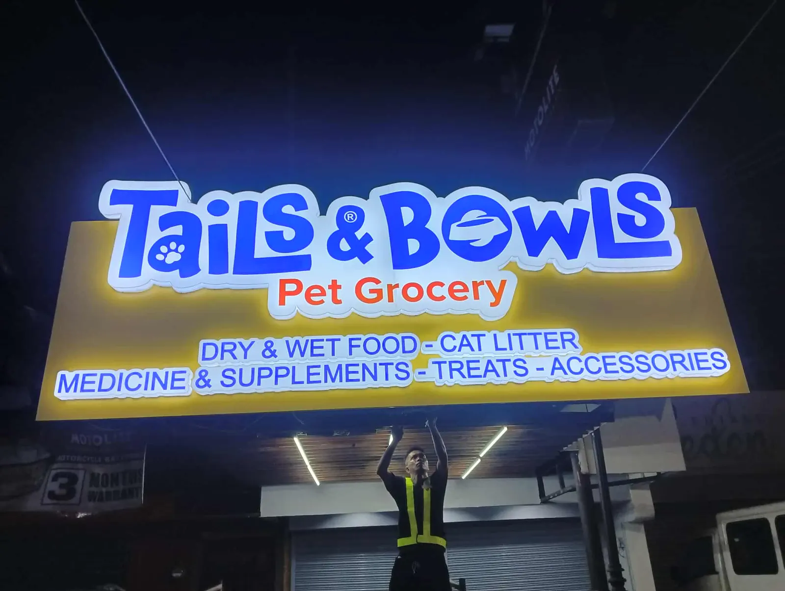 Tails & Bowls - Pet grocery lighted sign